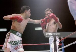 メキシコの鏡と影/（ヒバロ=やせこけた）ラウル・ペレス